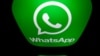 Esta imagen, tomada el 28 de diciembre de 2016 en París, muestra el logo del servicio de mensajería móvil WhatsApp.