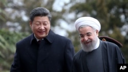 伊朗總統魯哈尼歡迎到訪的中國國家主席習近平（2016年1月23日）