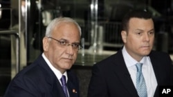 Saeb Erakat, à gauche, numero deux de l'exécutif palestinien, le 19 septembre 2011à New York. 