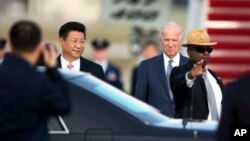 習近平2015年9月24日訪美，美國副總統拜登在安德魯斯空軍基地迎接 (資料圖片)