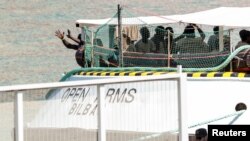 Un bateau transportant des migrants près de Barcelone, le 4 juillet 2018.