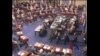 视频报道：国会医保之争反映国会及民间有关政府角色的意识形态之争，这种对峙危及美国政府预算的稳定性。