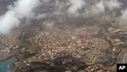 Vista aérea da Praia, capital de Cabo Verde.
