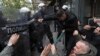 Demonstran Bentrok dengan Polisi di Serbia, Tuntut Penangkapan terkait Runtuhnya Atap Stasiun
