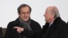 L'ancien président de la FIFA Sepp Blatter, à droite, et l'ancien président de l'UEFA Michel Platini à Marrakech, au Maroc, le 8 octobre 2015.
