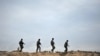 Pasukan keamanan Somalia melakukan patroli untuk mencari kelompok militan di Puntland, Somalia timur laut (foto: ilustrasi). 