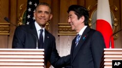 奧巴馬星期四在東京會見日本首相安倍晉三後舉行記者會