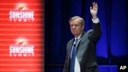 Le Candidat présidentiel républicain , le sénateur Lindsey Graham , vu dans cette photo de fichier à partir de 13 novembre 2015 , a abandonné la course présidentielle 2016 républicain lundi , reconnaissant qu'il gagnait peu de soutien politique.