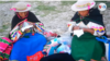 Mujeres indígenas de Bolivia elaboran tapabocas con identidad cultural 