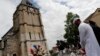 Assassinat d'un prêtre en France : un proche d'un des tueurs arrêté à Genève avant l'attentat