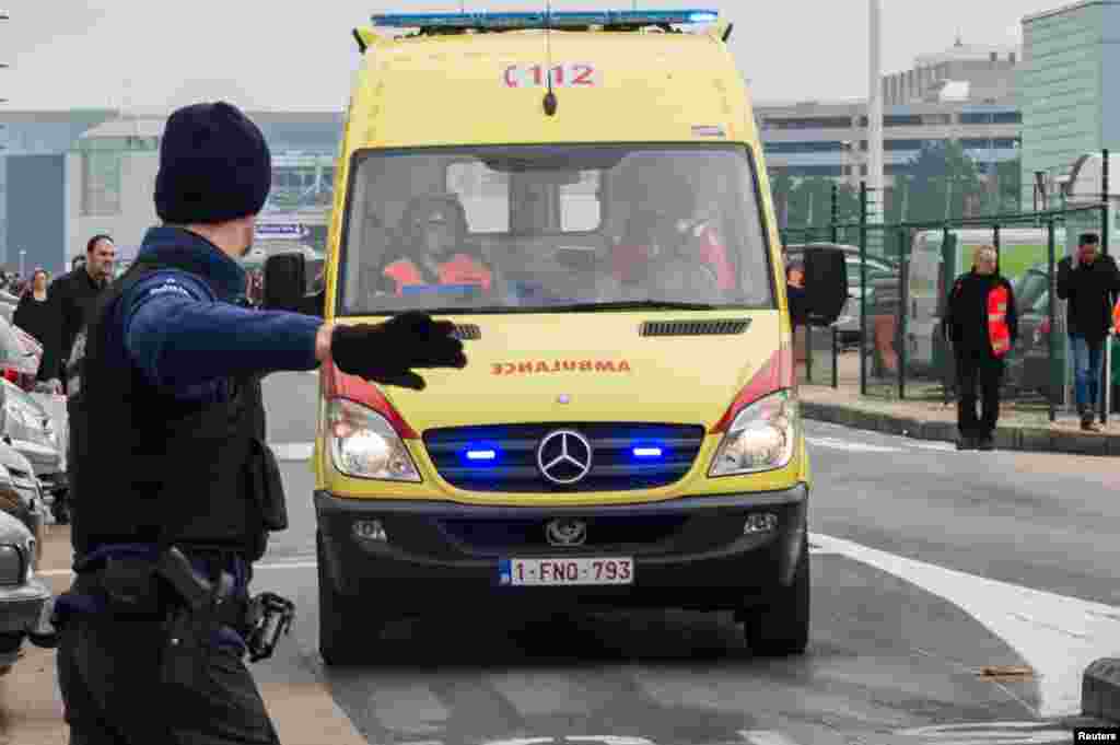 救護車在爆炸後到達布魯塞爾國際機場。 （2016年3月22日）