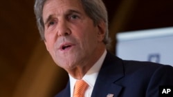Le secrétaire d'État John Kerry donne un discours lors du Forum d'Oslo à Losby Gods, le 15 juin 2016.
