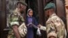 Coronavirus: à Madagascar, tu portes un cache-bouche ou tu balayes le trottoir