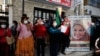 Manifestanes bolivianos demandan la libertad de la expresidenta Janine Áñez en La Paz el 25 d agosto de 2021. Foto Reuters.