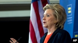 Hillary Clinton enfrenta una controversia por el uso de un servidor privado de emails durante su periodo en el Departamento de Estado.