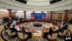 韩国、中国和日本的外长2023年11月26日在釜山举行三边会议。（法新社）