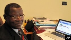 Le ministre Lambert Mende lors de son passage à VOA Afrique, Washington DC, le 11 janvier 2017.