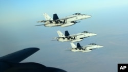 三架美國F18戰鬥機參與在伊拉克北部伊斯蘭國據點的空襲行動。