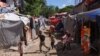 Tenda-tenda warga Haiti yang mengungsi akibat kekerasan geng tampak di sebuah kamp pengungsi di ibu kota Port-au-Prince. 