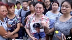 家屬在尋找失蹤家人下落