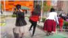 Tras un inicio con muchas caídas las cholitas intentan ser parte de este deporte usualmente dominado por hombres.