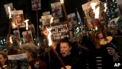 Ndugu za marafiki wa watu waliouawa na kutekwa nyara na Hamas wakifurahia makubaliano kati ya Israel na Hamas, Januari 15, 2025. Picha ya AP