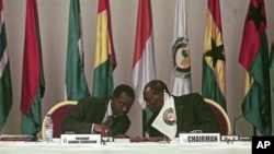 Alassane Ouattara (à dr.) président de la Côte d’Ivoire, la première économie de la zone Uemoa.