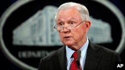 Jeff Sessions donne une conférence de presse à Washington, le 15 décembre 2017.