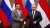 Sekretaris Dewan Keamanan Rusia Sergei Shoigu berjabat tangan dengan Menteri Pertahanan Sjafrie Sjamsoeddin setelah pertemuan mereka di Jakarta, 25 Februari 2025. (Foto: Ajeng Dinar Ulfiana/Reuters)