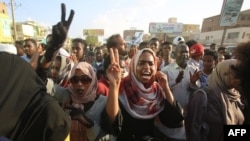 En décembre 2018, les premières manifestations avaient éclaté à Atbara, ainsi qu'à Port-Soudan, principal port du pays situé à 1.000 km à l'est de la capitale, et à Nhoud (ouest).