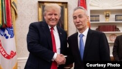 川普在白宮會晤中國貿易談判代表團的團長、習近平的經濟顧問劉鶴副總理 (川普推特)
