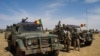 ARCHIVES - Des véhicules de l'armée malienne lors d’une opération de coordination tactique 'Hawbi' au centre du Mali, dans la zone frontalière avec le Burkina Faso et le Niger, 1er novembre 2017.