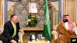 U.S. Secretary of State Mike Pompeo, left, meets with Saudi Arabia's Crown Prince Mohammed bin Salman in Jeddah, Saudi Arabia, Sept 18, 2019.