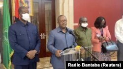 Le président de la Guinée-Bissau, Umaro Sissoco Embalo, s'adresse aux médias à Bissau, en Guinée-Bissau, le 1er février 2022.