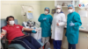 Los trabajadores de la salud en Bolivia reclaman que no tienen los insumos ni la protección necesaria para atender a los pacientes de COVID-19.