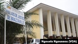 Ce matin au Palais de justice de Brazzaville où est jugé le général Mokoko. (Ngouela Ngoussou/VOA)