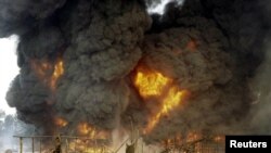 Attaque contre un oléoduc de Shell , Andoni, Etat de Rivers, Nigeria, le 20 décembre 2005. 