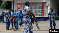 Des agents de police du Burundi.
