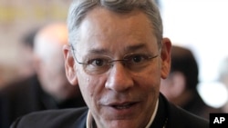 Mgr Robert Finn, évêque de Kansas City, Missouri. 