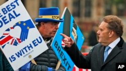 Des manifestants pro-accord avec l'UE devant le Parlement, à Londres, le mercredi 6 mars 2019. 