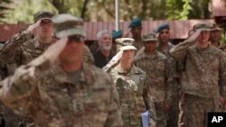Des soldats américains à l’état-major de l'opération Resolute Support (RS) de l'Otan à Kaboul, Afghanistan, 15 juillet 2017.