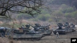 Les chars américains sont déployés en Corée du Sud, en exercice à Paju, près de la frontière avec la Corée du Sud, le 14 avril 2017.