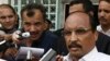 Le président Mohamed Ould Abdel Aziz répond à la presse.