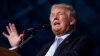 Donald Trump se fait offrir une décoration militaire et déclenche nouvelle polémique