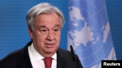 Antonio Guterres, le secrétaire général de l'ONU, à Berlin en Allemagne le 17 décembre 2020. 